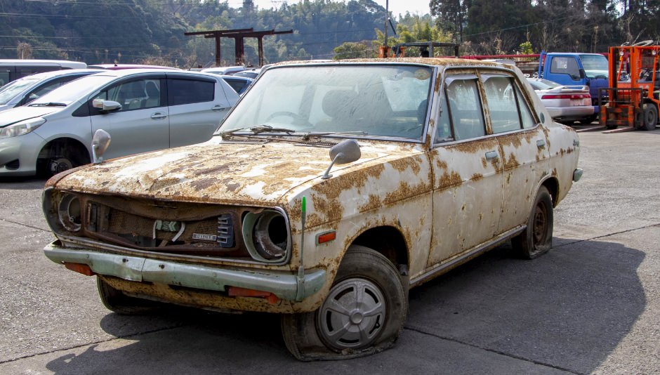 サビ付いた古い車